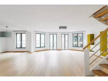 à deux pas de la place stéphanie - appart. duplex (3ch/2sdb)