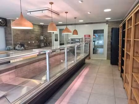 commerce d'angle - belle visibilité