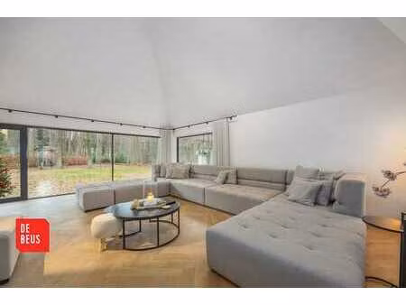 villa récente exclusive sur un terrain exceptionnellement...