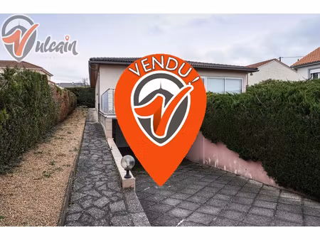 plain-pied d'environ 122 m2 habitables et 1000 m2 de terrain