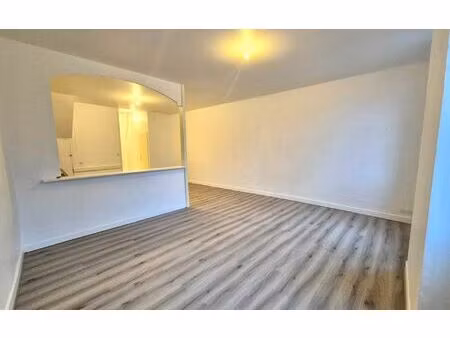 location maison  m² t-4 à targon  850 €
