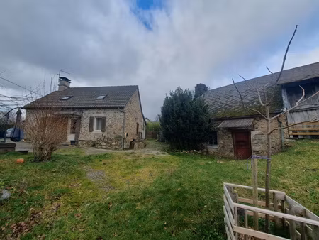 joli corps de ferme hauteurs dordogne sauvage