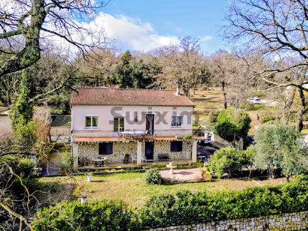 a 18 km d'uzès  maison spacieuse des années 70 sur un terrai