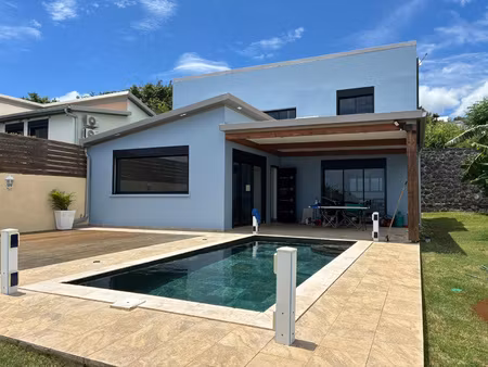 f4 sur 498 m2 la bretagne st-denis