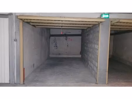 garage fermé pont des gabres