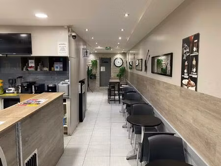 trés bon fond de commerce  sur une rue piétonne  