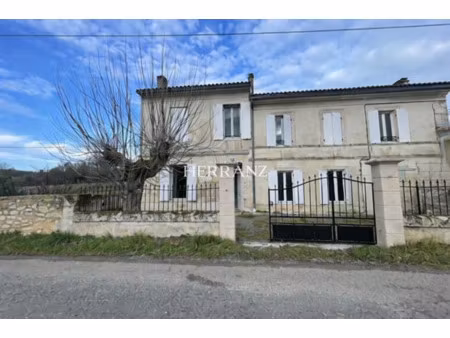 belle bâtisse en pierre d'environ 140 m2 avec studio indépen