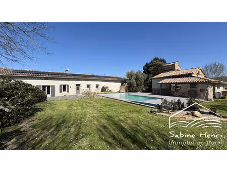 belle propriété de 5 chambres avec pool house aménagé sur 1 