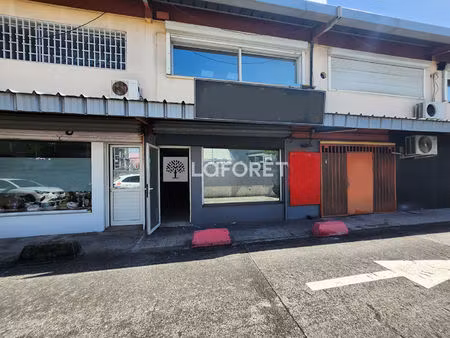 local professionnel ou commercial à louer à jarry de 82 m²