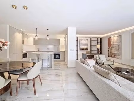 cannes croisette  grand hôtel  grand 3 pièces avec terrasse te vue mer