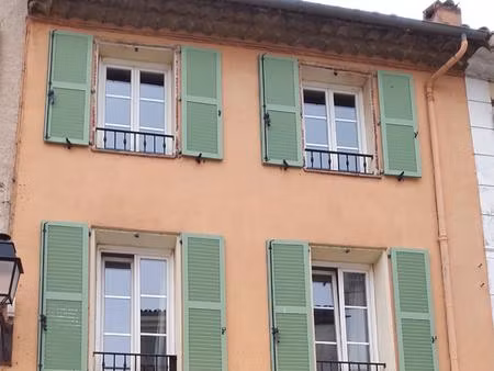 immeuble en centre village