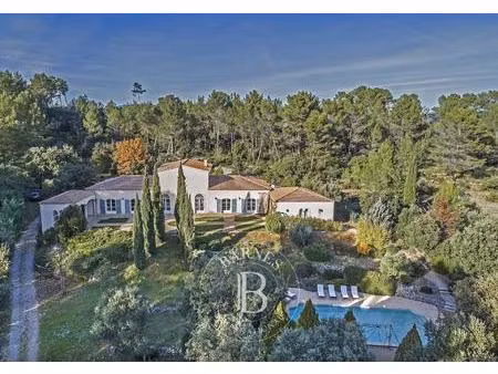 propriété architecturale aux allures d’un petit château