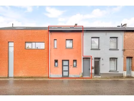 gerenoveerde woning met 3 slaapkamers en een zuidgerichte tuin met een doorgang naar de st