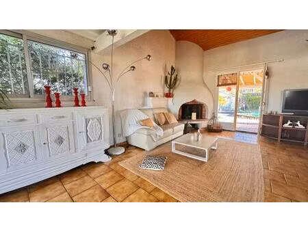maison avec piscine et garage sur plus de 900 m²