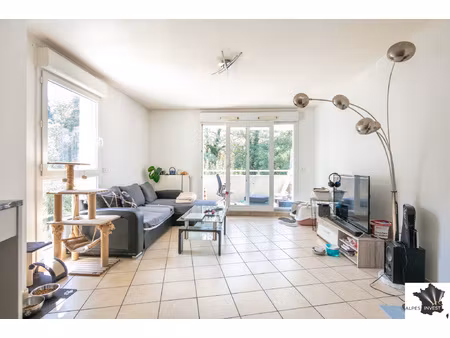 t2 dans copropriete de standing avec piscine  terrasse  gara