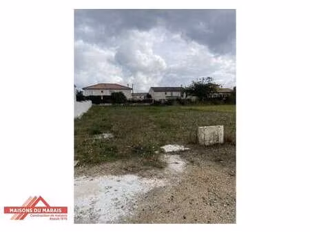 vente terrain à celles-sur-belle (79370) : à vendre / celles-sur-belle