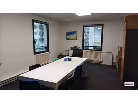 nantes guist'hau  156m² à louer avec 1 parking intérieur