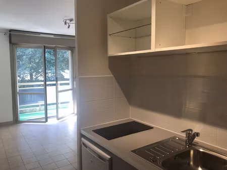 entrée du campus universitaire à saint-martin-d'hères