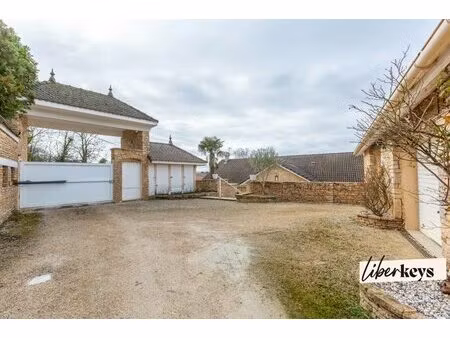 propriété en pierre avec piscine et dépendances – 5 500 m² de terrain – proche...