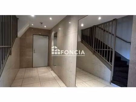 t2 vendu libre avec 2 emplacement de parking