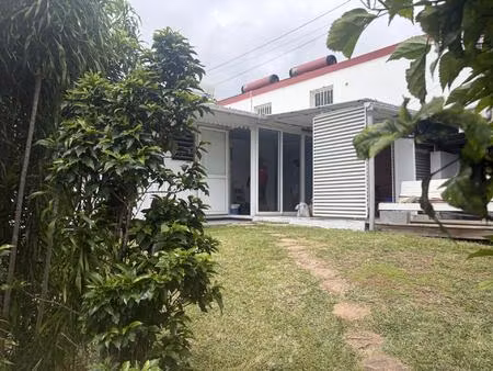 maison t4 à le tampon avec jardin et barbecue