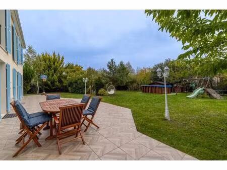 maison de 7 pièces de 199 m² située à les essarts-le-roi