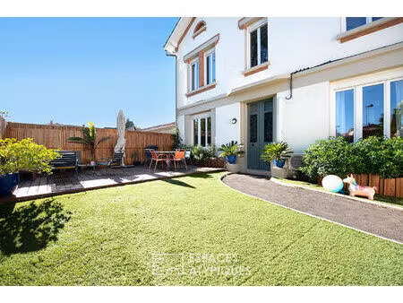 charmante maison de ville rénovée avec cour et garage à albi