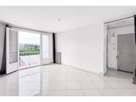 appartement 4 pièces de 76 m² à ris-orangis