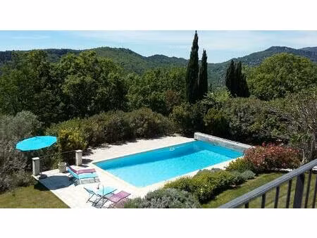 elegante maison avec vue dégagée