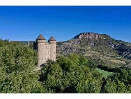 château de lugagnac  20 pièces avec piscine