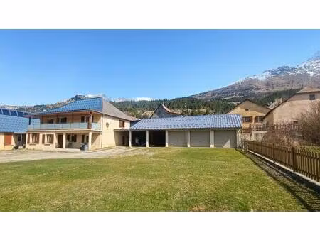 ancienne ferme réhabilitée en 4 logements  située à dévoluy - idéal investisseurs