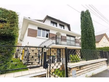 maison de 7 pièces de 190 m² à ormesson-sur-marne