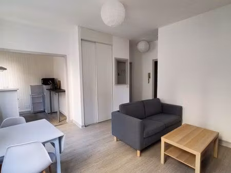 rare à la location – t2 meublé entièrement rénové en plein centre historique