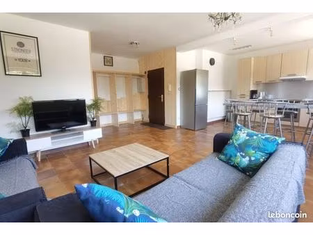 4 chambres dans un grand appartement place de la république