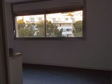 location studio meublé 29m²