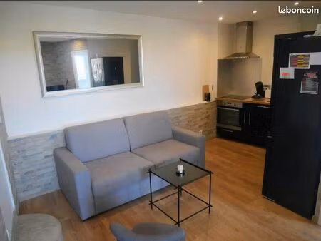 location t2 à l'année ile rousse