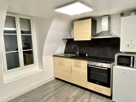 t2 de 50m2 refait à neuf avec cuisine équipée