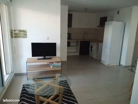 t2 meublé st denis a louer