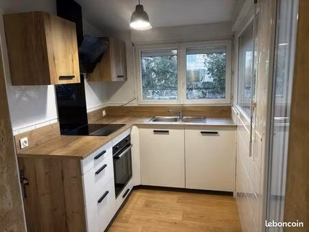 maison de ville 2 chambres avec petit jardin