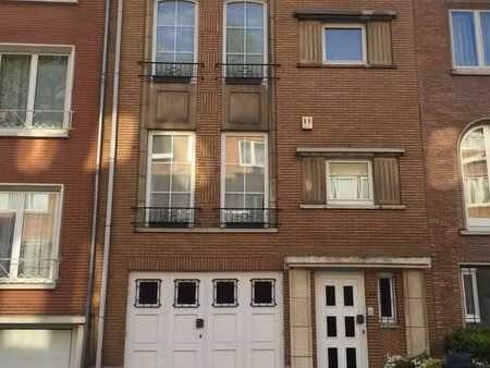 maison 5 chambres + bureau/garage/jardin. quartier parc seny