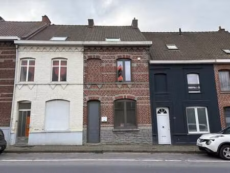 maison spacieuse et lumineuse avec jardin.
