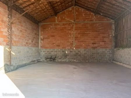 hangar grand volume près de bergerac