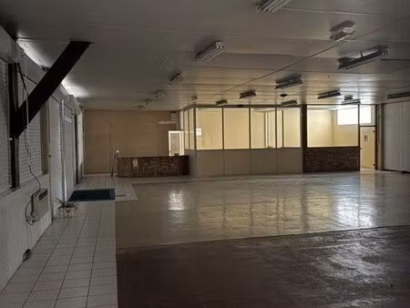 local professionnel 700 m² – nombreuses possibilités d’exploitation
