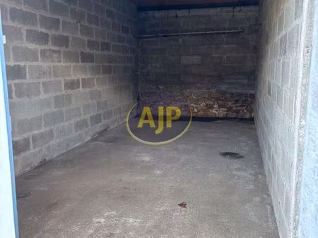 parking/box 16 m² rochefort