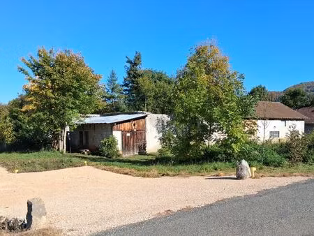 plusieurs bâtiments à vendre  garages  hangars  ateliers  entrepôts...