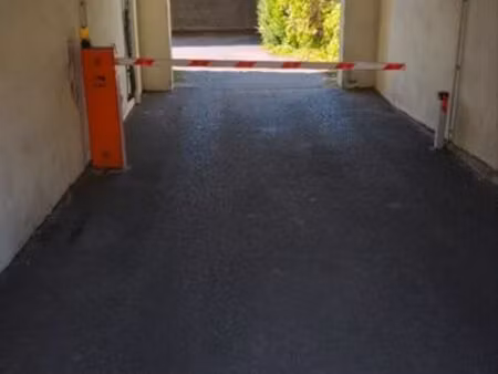 loue parking couvert