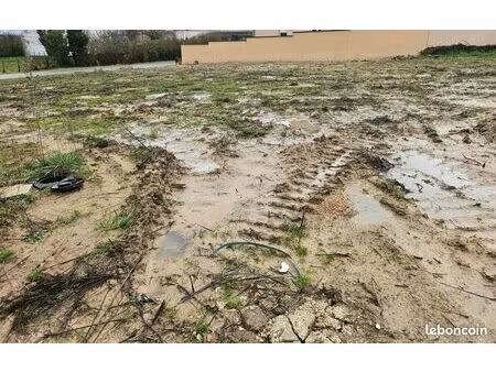 terrain 792 m² manziat