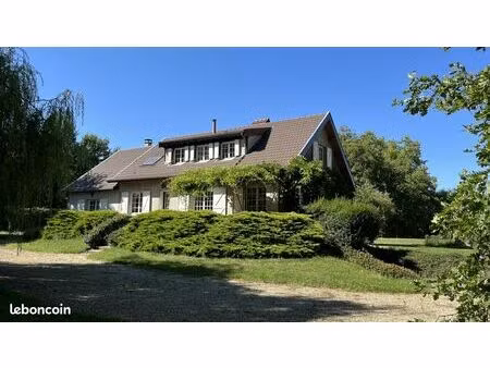 maison 12 pièces 237 m²