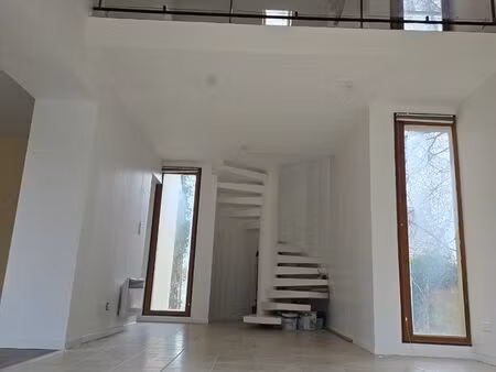 maison. 3 pièces  71m²