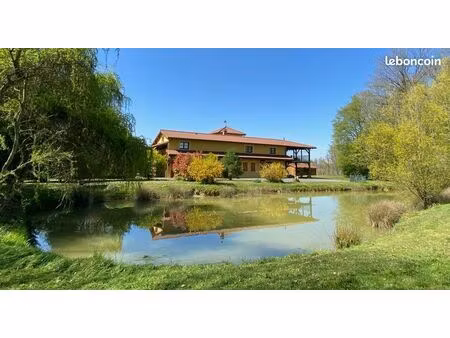 propriété 7 pièces 257 m²